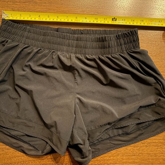 Athleta Mesh Racer Run Mid Rise 4 Short - Picture 4 of 7